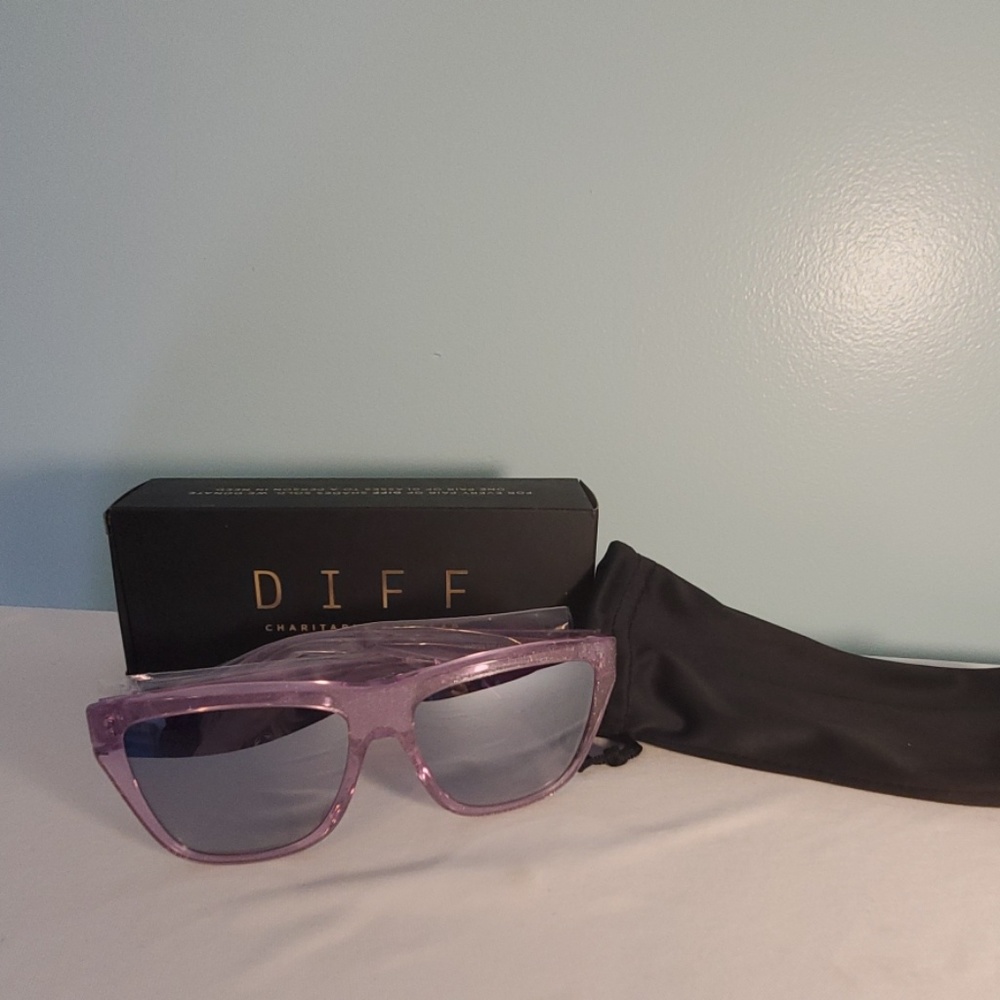 NIB - DIFF Sunglasses